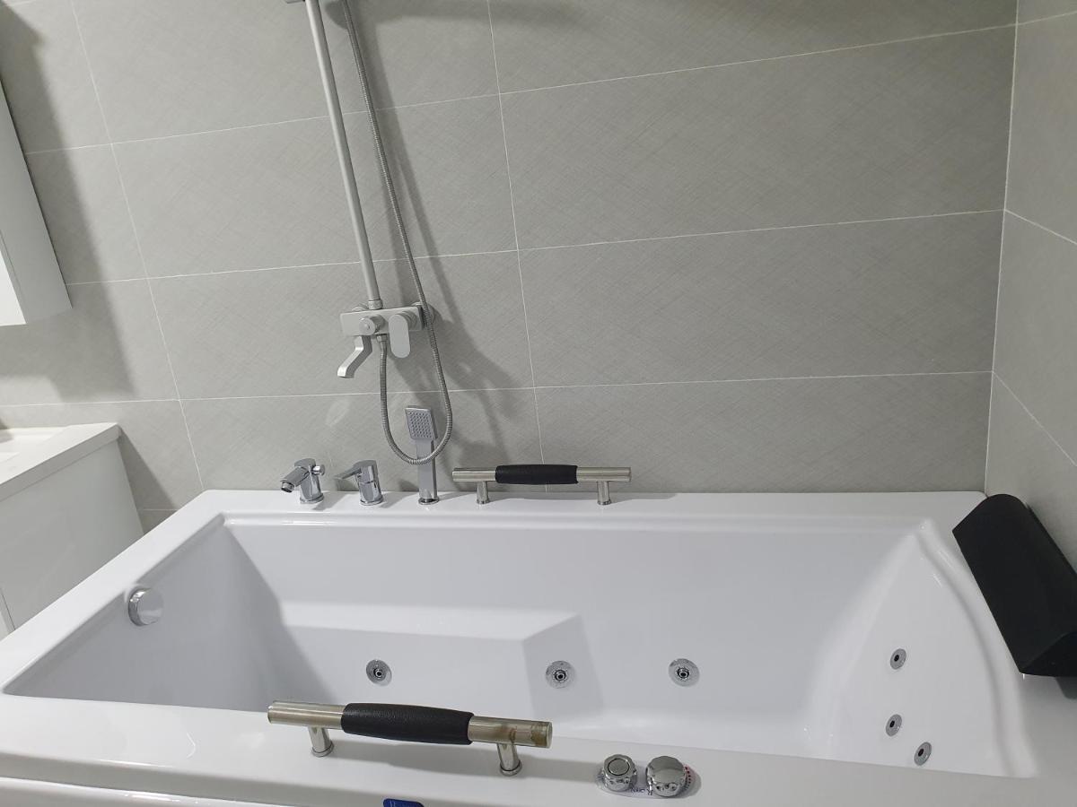 Gesh House Apartment Borjomi ภายนอก รูปภาพ